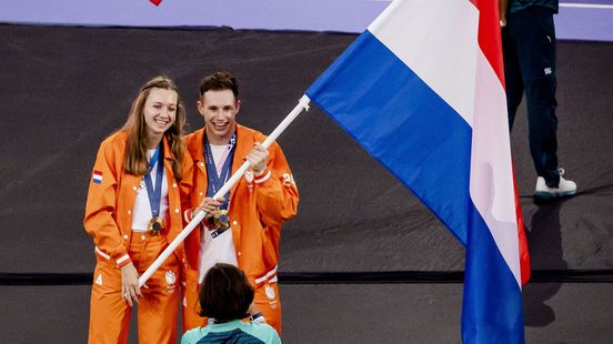 Radiant Femke Bol carries flag at closing ceremony of Olympic