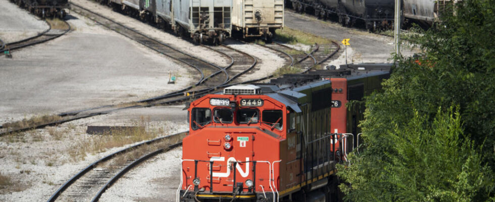 Rail transport in Canada brought to a standstill by a