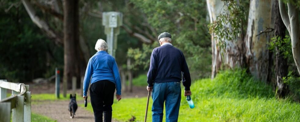 This walking test reveals cognitive decline in older people