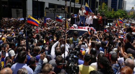 Venezuela Opposition back on the streets but fewer in number