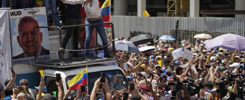 Venezuela Opposition continues to occupy the streets in Caracas and