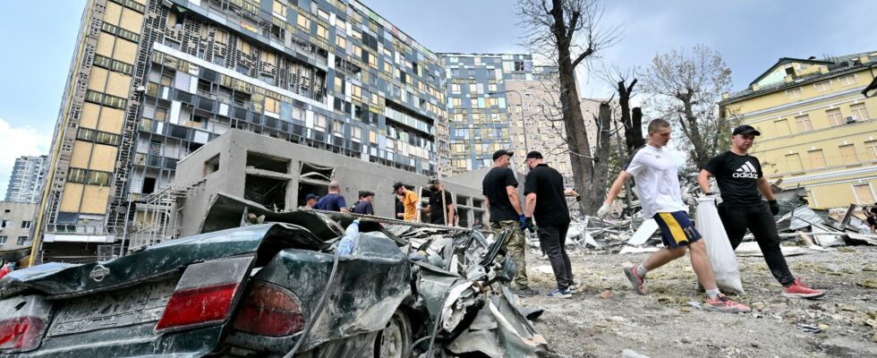 at least seven explosions heard in kyiv – LExpress