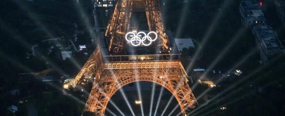 1725625021 Olympic rings to remain on Eiffel Tower until at least