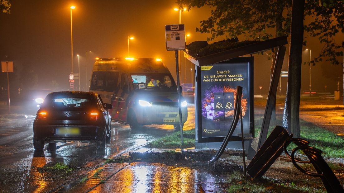 1725663425 941 112 news Bus shelter rammed in Utrecht Man knocked