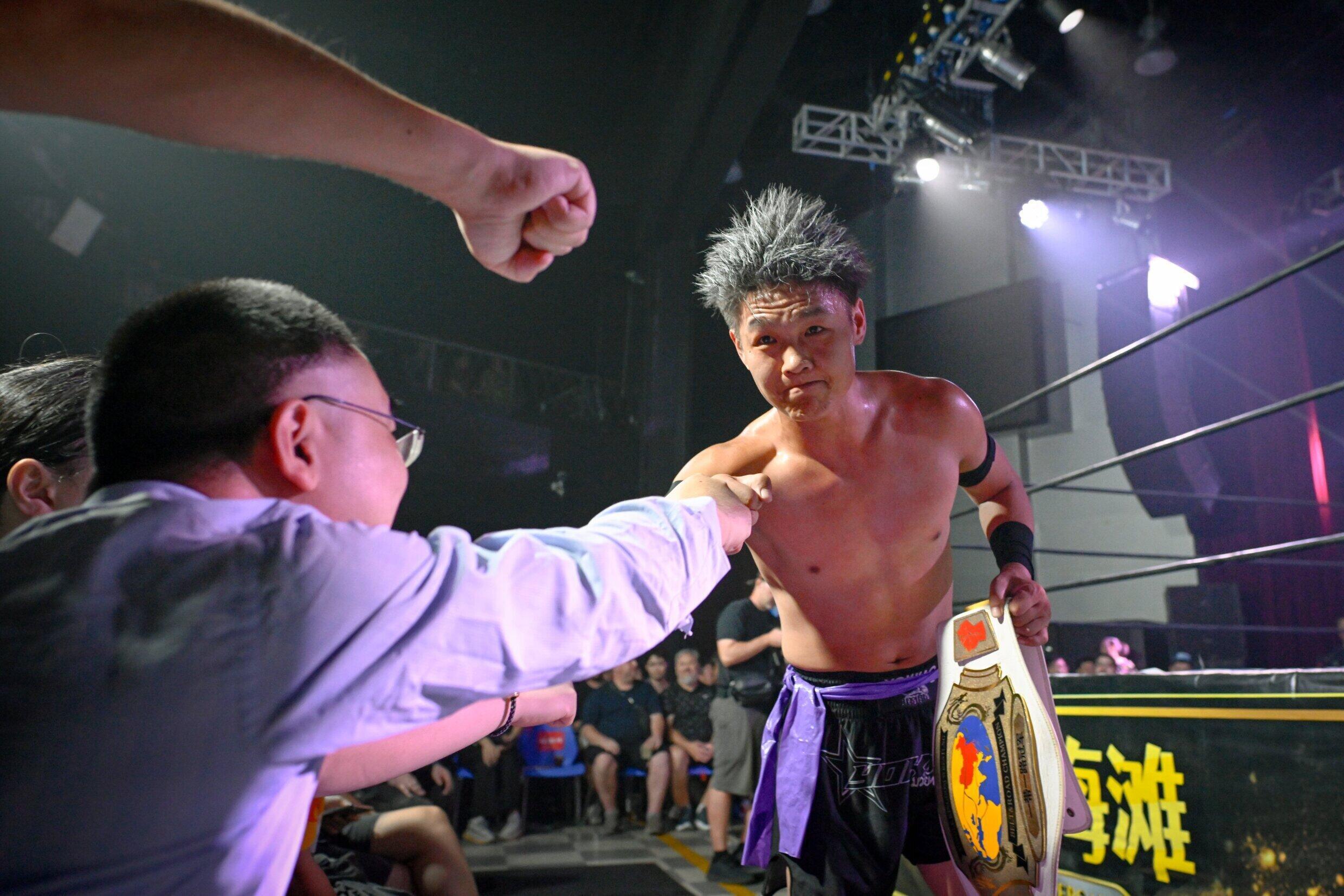 Wang Tao (R) waves to his fans after winning the Middle Kingdom Wrestling (MKW) Championship on September 14, 2024 in Shanghai.