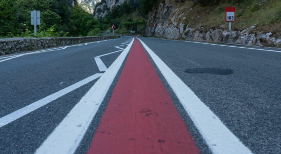 A red line in the middle of the road –