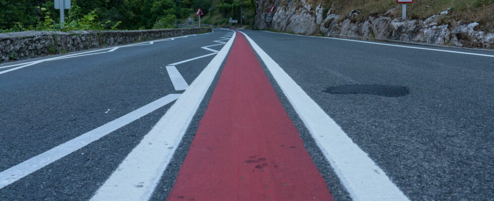 A red line in the middle of the road –