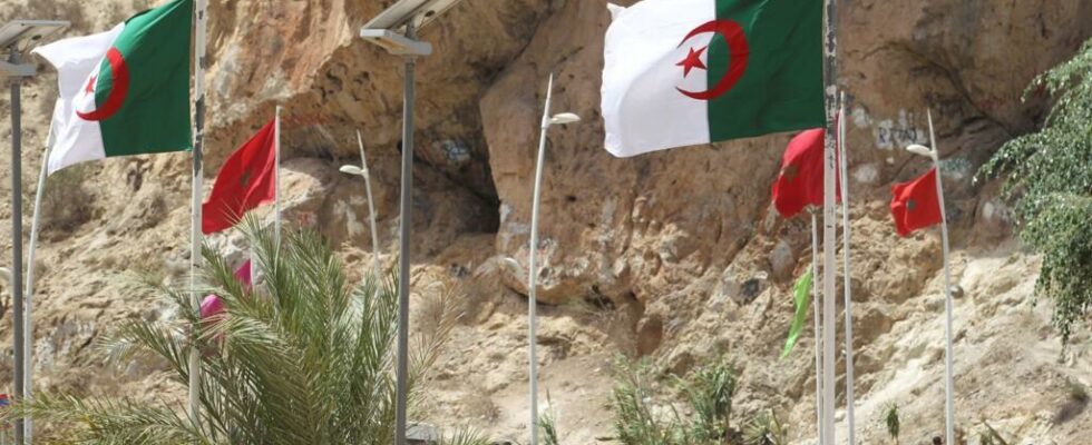 Algeria announces imposing a visa on Moroccans in the face