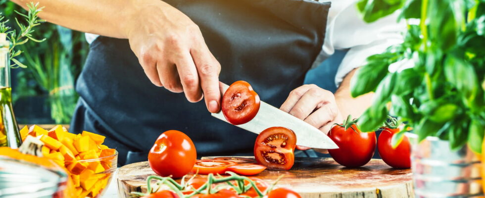 Are you tired of slices sticking to the knife when