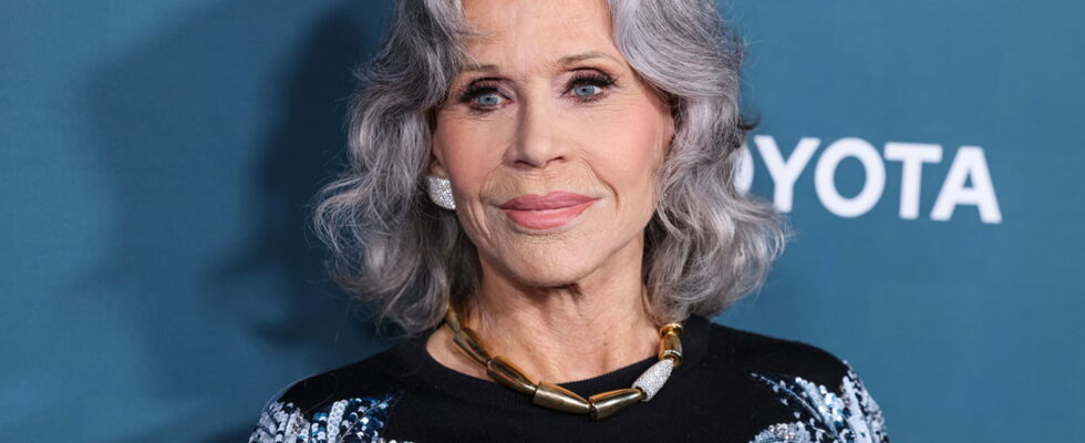 At 86 Jane Fonda shines at the LOreal show thanks