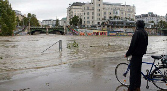 Austria starts paying out storm money