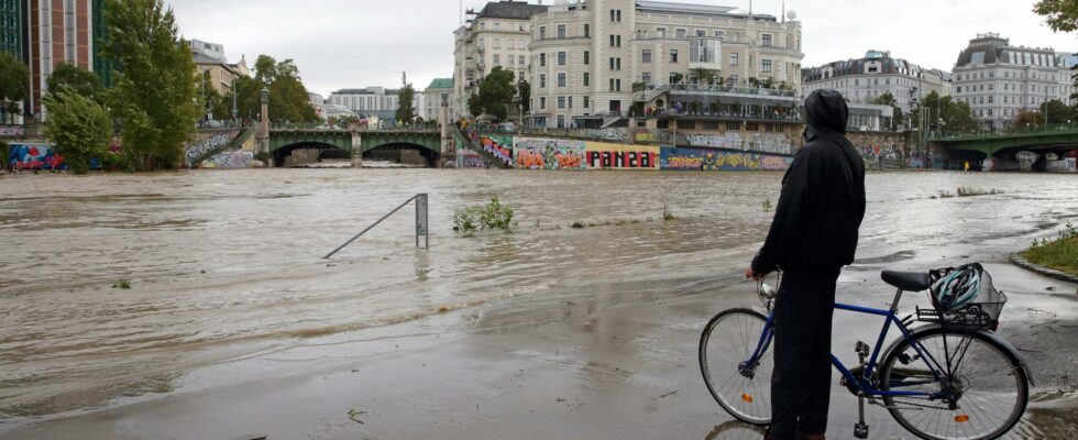 Austria starts paying out storm money