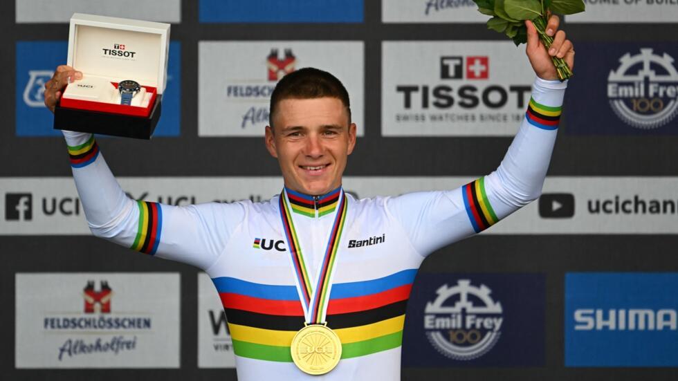 Belgian Remco Evenepoel celebrates his time trial gold medal won during the Cycling World Championships in Zurich, September 22, 2024.