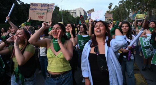 Chilean women demonstrate in Santiago to demand the full legalization