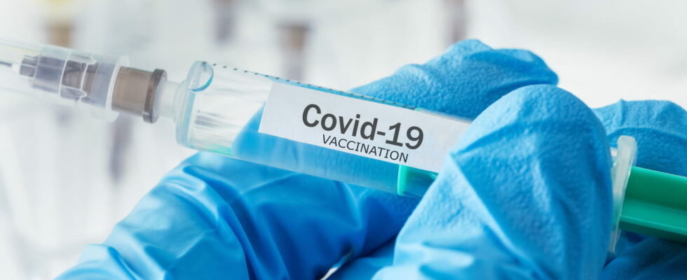 Covid vaccine in pharmacies procedure with the flu