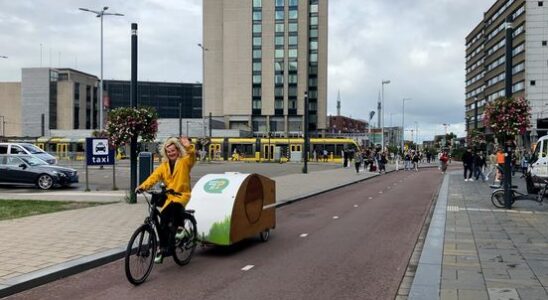 Evelien draws attention to cancer related fatigue with bicycle caravan