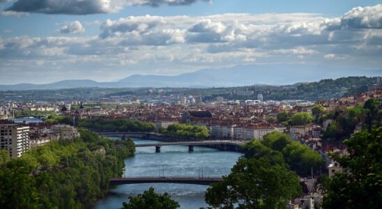 France Schools as a refuge for Lyon families on the