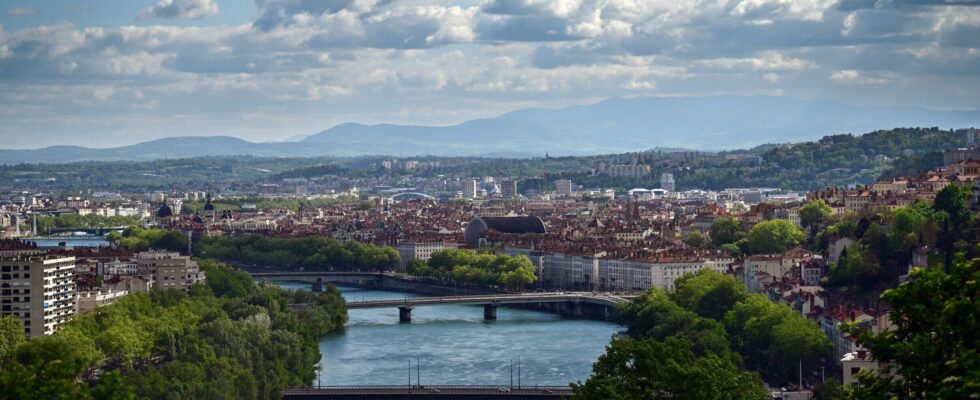 France Schools as a refuge for Lyon families on the