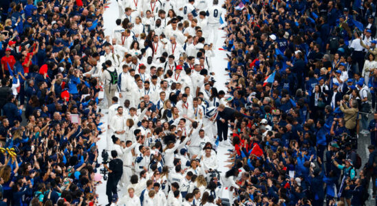 French athletes and public celebrate the Games one last time