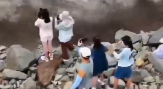 Frightening images from China Waves dragged people from between cliffs