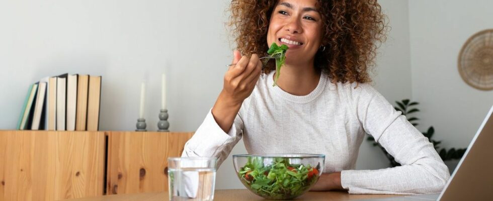 How to maintain a balanced diet at the office Practical