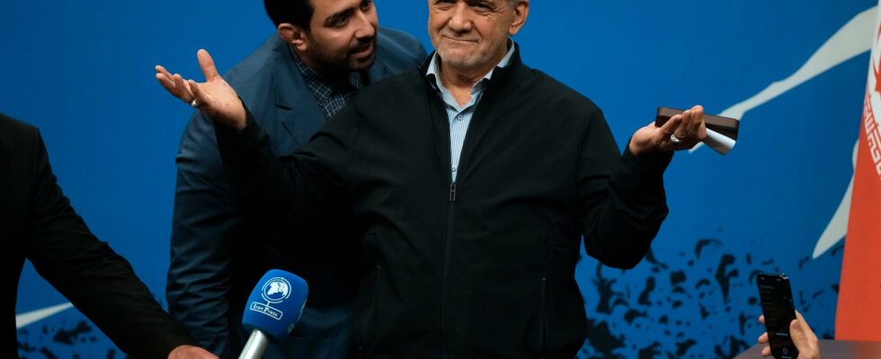 Irans president opens talks on nuclear energy