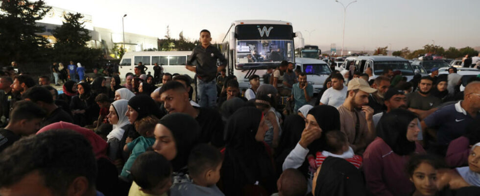 Israeli bombings cause mass exodus to Syria