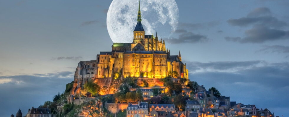 It has fascinated since the dawn of time Mont Saint Michel hides