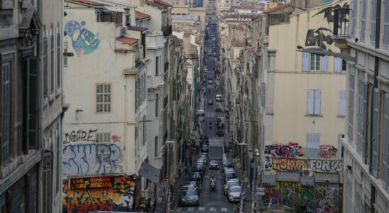 Marseille capital of Bouches du Rhone and stolen cars