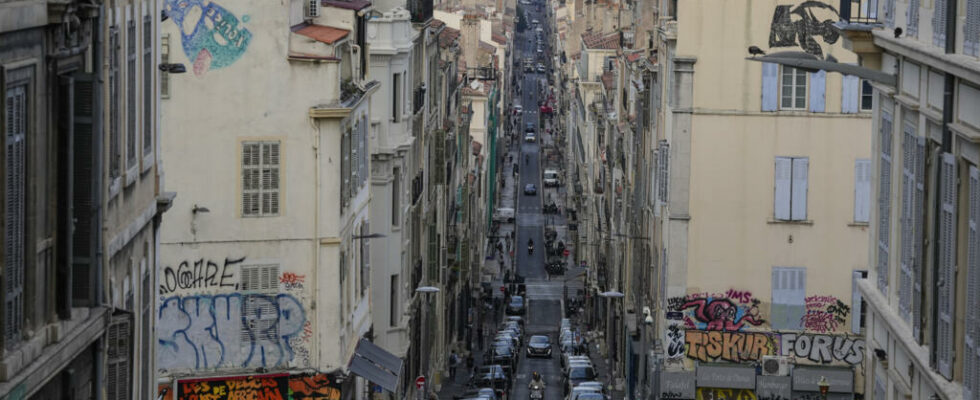 Marseille capital of Bouches du Rhone and stolen cars