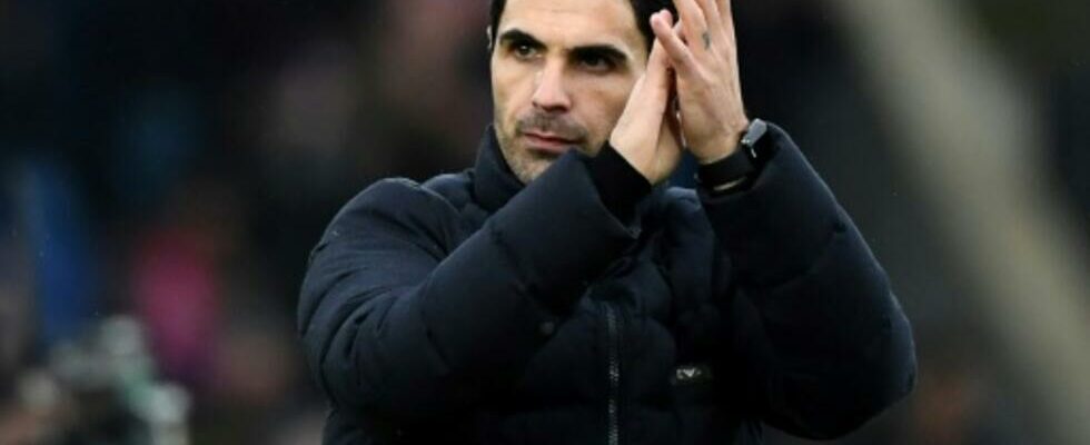 Mikel Arteta extends Arsenal manager contract