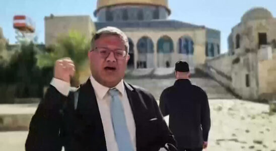 On the Esplanade of the Mosques in Jerusalem Jewish prayers