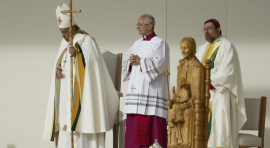 Pope Francis launches message of peace for Lebanon during mass