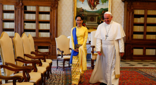 Pope Francis ready to offer asylum to Aung San Suu