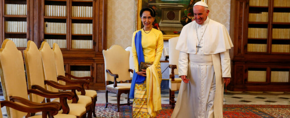 Pope Francis ready to offer asylum to Aung San Suu