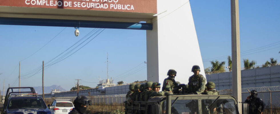 Sinaloa Cartel Torn Apart by Open Warfare Fifteen Dead