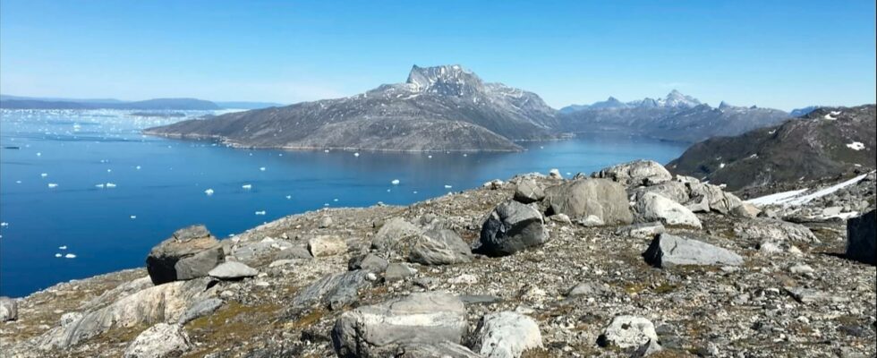 Sunken ship leaks fuel off Greenland