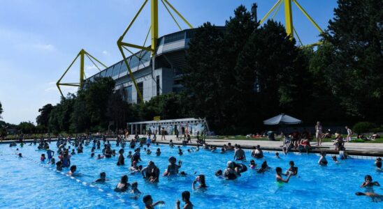 Swimming topless in the pool German women are still chilly