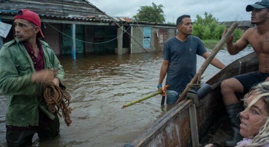 The US prepares for the giant hurricane