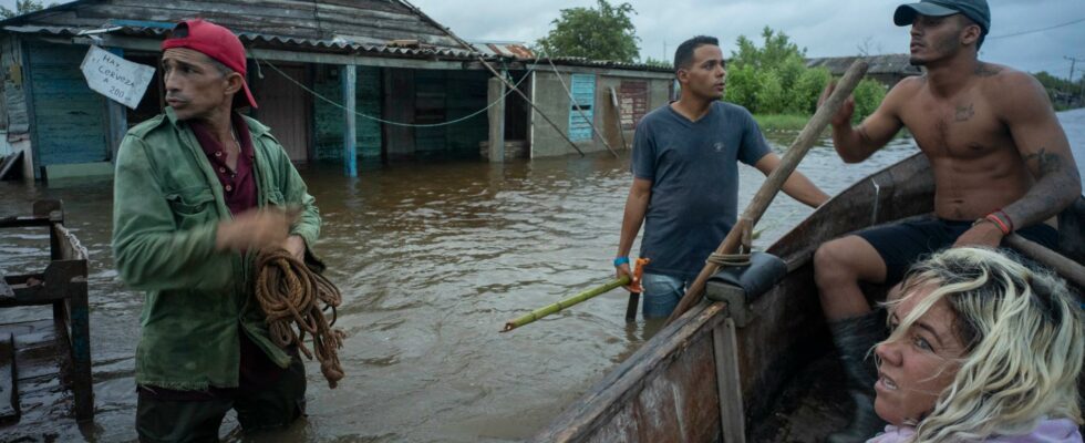 The US prepares for the giant hurricane