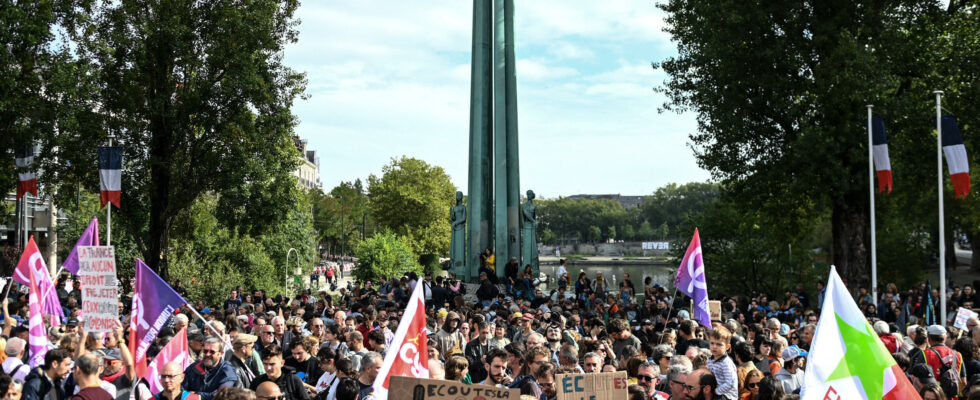 Thousands of people demonstrate against Emmanuel Macron and the nomination