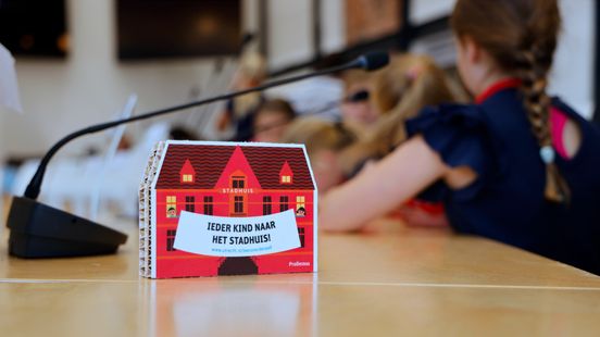 Utrecht children seize power council chamber filled with political talent