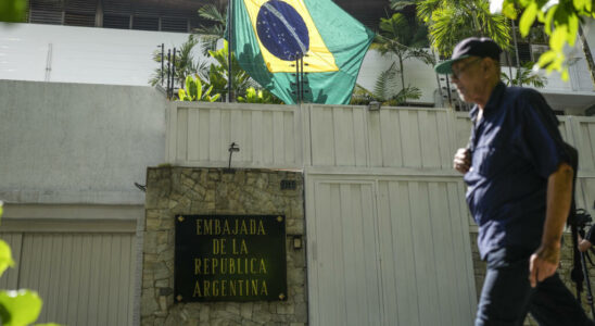 Venezuela increases pressure on Argentine embassy where opponents have taken