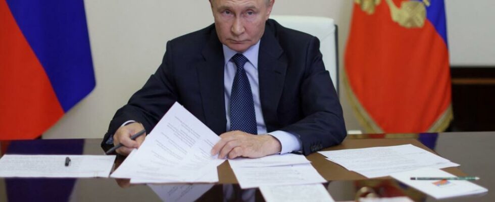 Vladimir Putin orders sharp increase in army personnel