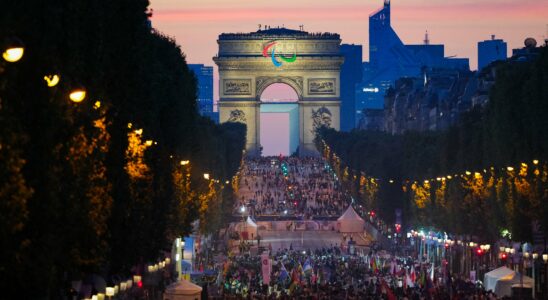 What awaits the French champions for their final parade –