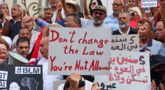 a demonstration organized in Tunis against a draft amendment to