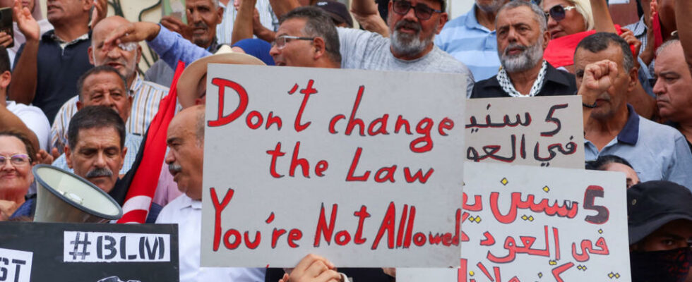 a demonstration organized in Tunis against a draft amendment to